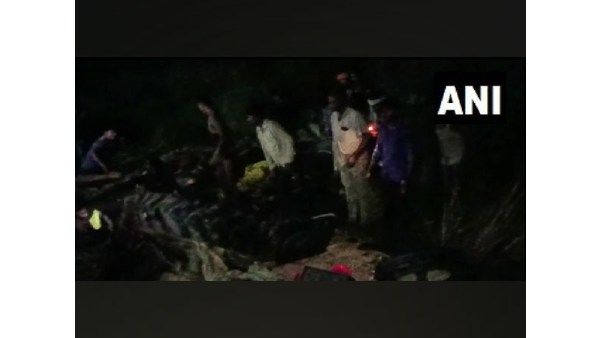 உ.பியில் டிராக்டர் கவிழ்ந்து விபத்து: குழந்தைகள் உள்பட 27 பேர் பலி.. கோவிலுக்கு சென்றபோது சோகம்