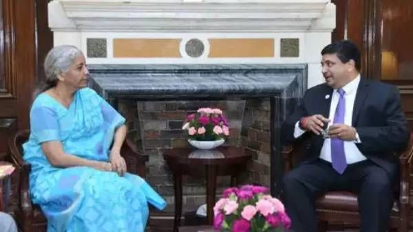 நிர்மலா சீதாராமனை திடீரென சந்தித்த பிடிஆர்! வார்த்தை போருக்கு மத்தியில் ஆலோசனை.. பின்னணி காரணம்