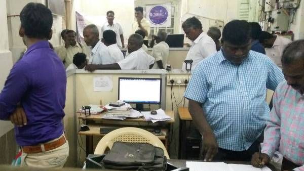 ‘தீபாவளி ஸ்பெஷல்’ ரெய்டு.. பதறிப்போன ‘வசூல்’ அதிகாரிகள்.. அரசு அலுவலகங்களில் சிக்கிய 2 கோடி ரூபாய்!