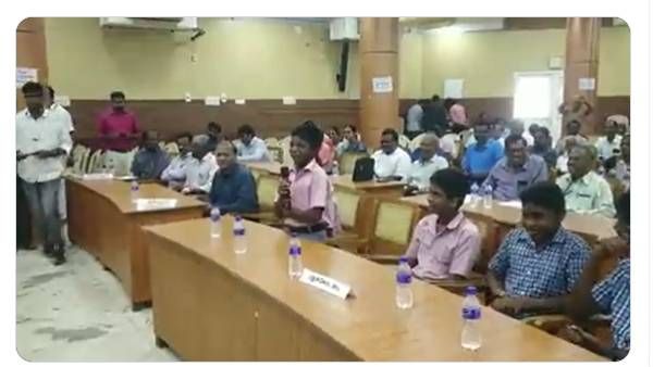 பி.டி பீரியடை கடன் வாங்க சொல்லாதீங்க.. திருச்சி கலெக்டரிடம் சொல்லும் மாணவன்.. பரவும் வீடியோ!