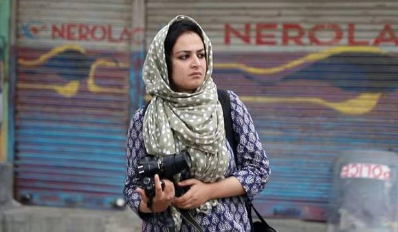 'புலிட்சர்' விருது.. அமெரிக்கா செல்ல காஷ்மீர் பெண் பத்திரிகையாளர் தடுக்கப்படுவதாக விமர்சனம்!