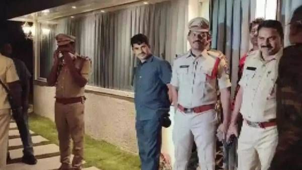 தெலங்கானா ராஷ்ட்ர சமிதி எம்.எல்.ஏ.க்கள் கட்சித் தாவ ஆசை காட்டியதாக 3 பேர் கைது: பாஜக மீது புகார்