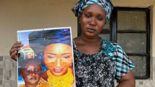 இந்திய இருமல் மருந்தால் இறந்த குழந்தைகள்: நீதி கேட்கும் காம்பியா தாய்மார்கள்