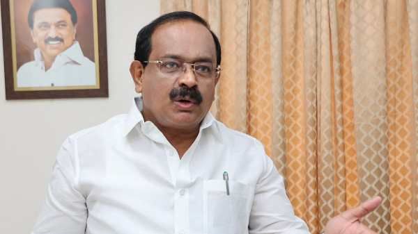 கணக்கு தெரியாத ஒருத்தரு.. லஞ்சம் கொடுத்து மாட்டுன ஆளு.. லெஃப்ட் & ரைட் வாங்கிய அமைச்சர் சக்கரபாணி!