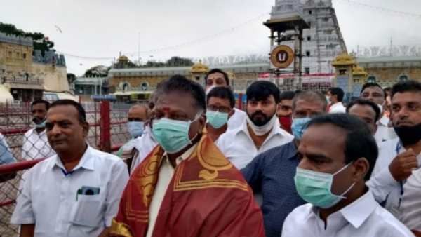 புரட்டாசி சனி..விஐபி தரிசனம்..எல்லாம் நல்லபடியா முடியணும் ஏழுமலையானே..ஓபிஎஸ் வேண்டுதல்