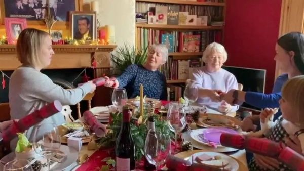 இந்த வயசில் புற்றுநோயா.. கலங்கி துடித்த மகள்! சிகிச்சைக்கு முன்.. பெற்றோர் செய்த நெகிழ்ச்சி செயல்