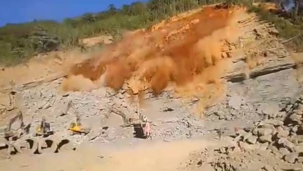 மிசோரமில் கல்குவாரி மலை மொத்தமாக இடிந்து விழுந்தது!15 பீகார் தொழிலாளர்கள் கதி என்ன? அதிர்ச்சி வீடியோ