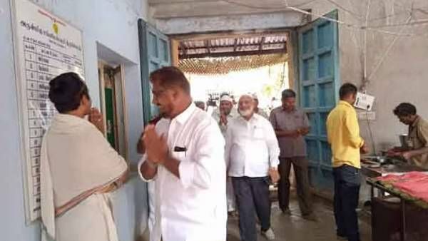 மதநல்லிணக்கத்தை வலியுறுத்த.. கோவை உக்கடத்தில் கோட்டை ஈஸ்வரன் கோயிலுக்கு சென்ற ஜமாத் நிர்வாகிகள்