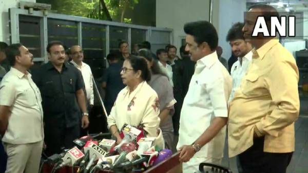 அரசியலே இல்லை.. என்ன பேசினோம் தெரியுமா.. ஸ்டாலின், மம்தா பானர்ஜி கூட்டாக பேட்டி