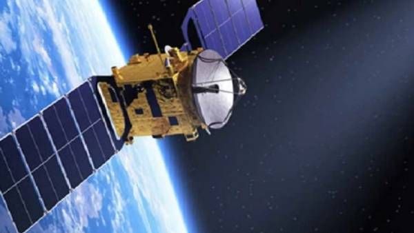 வானில் மிதக்கும் காவல் தெய்வம்.. இந்தியாவின் முதல் உளவு சாட்டிலைட்! எல்லை சாமியாக இருந்த 