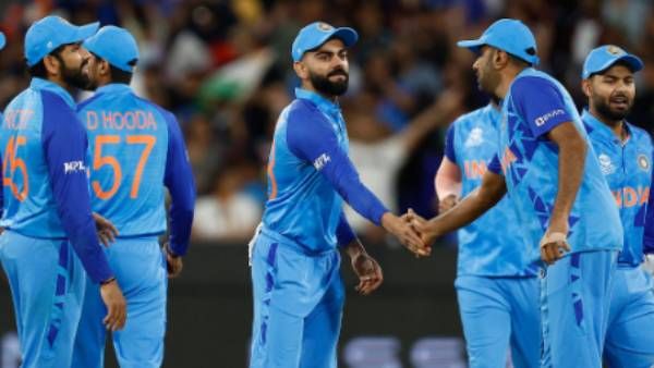 புலியை பார்த்து சூடு போட்ட பூனை! இந்தியா சறுக்கியது 