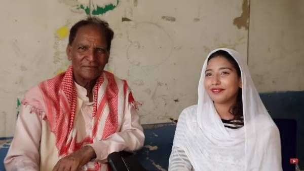 காதலுக்கு கண்கள் இல்லை மானே.. காலையில் வாக்கிங் சென்றவருக்கு கிடைத்த வாழ்க்கை! 70 வயதை கைபிடித்த 19!