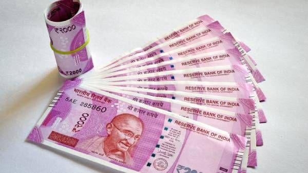 டக்குனு மாயமான 2000 ரூபாய் நோட்டுகள்! புரியாமல் குழம்பும் நெட்டிசன்கள்! ஓ இதுதான் காரணமா! சுவாரசியம்