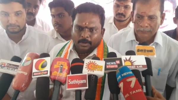 அப்பு விட்ட அழகிரி! கலவரக் காடான காங்கிரஸ் ஆபிஸ்! அண்ணன் தம்பி சண்டை என்கிறார் லெனின் பிரசாத்!