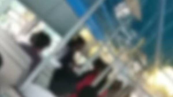 சென்னை கல்லூரி பேருந்துக்குள் மாணவிக்கும்.. பேராசிரியைக்கும் குடுமிப்பிடிச் சண்டை! என்னங்க நடக்குது?