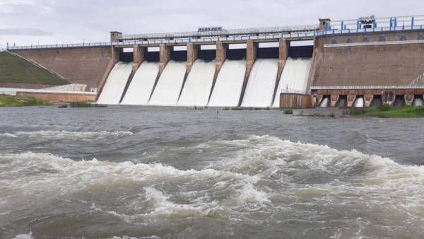 நிரம்பிய வைகை அணை.. உபரிநீரால் கரைபுரளும் வெள்ளம்.. 5 மாவட்ட மக்களுக்கு பறந்த வெள்ள அபாய எச்சரிக்கை