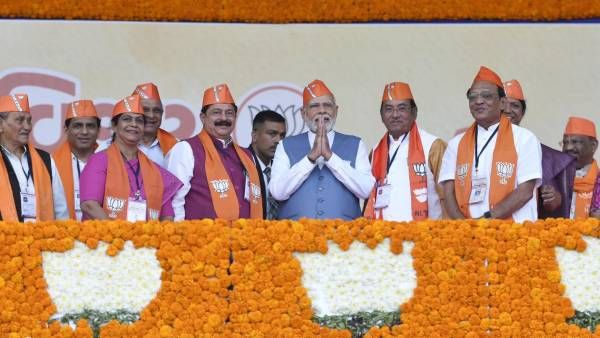 இலவசங்களை எதிர்ப்பது பாஜக.. 'ஃப்ரீ' மின்சாரத்தை எதிர்பார்த்த காலம் மறைந்துவிட்டது.. குஜராத்தில் மோடி