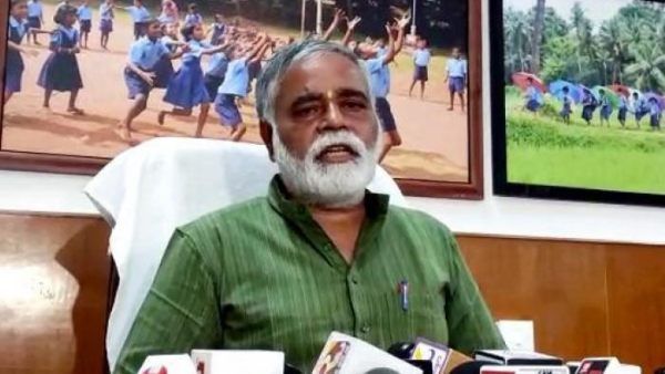 முஸ்லிம் மாணவனை தீவிரவாதி என அழைத்த பேராசிரியர் - 