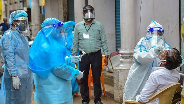 ஆளவிடுங்கடா சாமி.. சீனாவில் ஓடி ஒளியும் முதியவர்கள்.. கொரோனாவுக்கு நடுவே ஒரே பரபரப்பு.. என்னாச்சு?