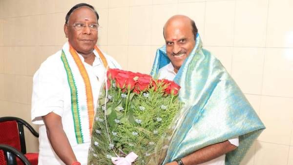 என்னைப் பற்றி இனியும் பேசினால் அமைச்சர் தோலை உரிப்பேன்.. ஆவேசமடைந்த நாராயணசாமி!