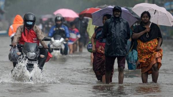 நெக்ஸ்ட் 3 மணிநேரம் ரொம்ப முக்கியம்.. சென்னையில் வெளுத்து வாங்கும் கனமழை..19 மாவட்டங்களுக்கு அலர்ட்