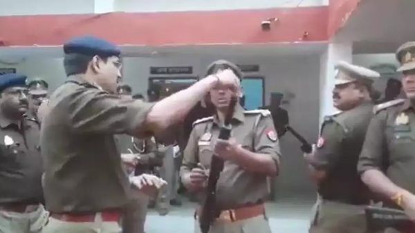 ட்ரெய்னிங்கில் என்ன சொல்லி தந்தாங்க? துப்பாக்கியை பயன்படுத்த முடியாமல் திணறிய எஸ்.ஐ.. ஷாக்கான ஐ.ஜி