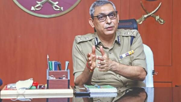 கொரோனா கட்டுப்பாடுகளுடன் புத்தாண்டு கொண்டாட்டம்..ஹோட்டல்களுக்கு உத்தரவிட்ட சென்னை போலீஸ் கமிஷனர்