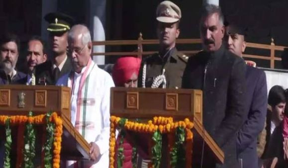 இமாச்சல பிரதேச முதல்வராக பதவியேற்ற சுக்விந்தர் சிங் சுகு.. துணை முதல்வரான முகேஷ் அக்னி ஹோத்ரி!