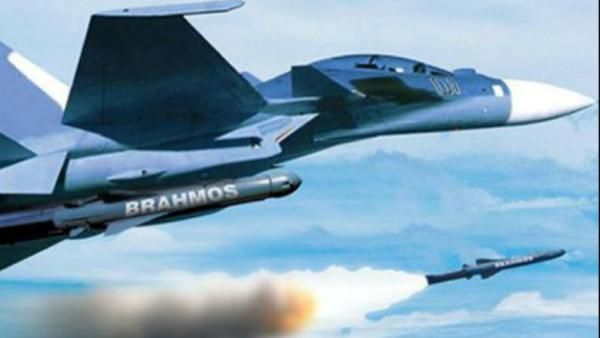 போர் விமானத்திலிருந்து சீறிய ஏவுகணை.. கப்பலை துல்லியமாக தாக்கியது.. பிரமோஸ் சோதனை வெற்றி