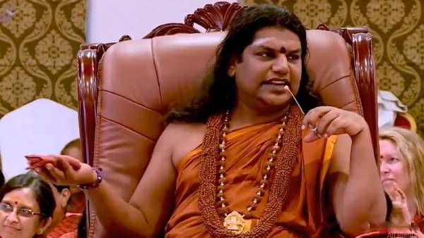 இந்த ட்ரெஸோட பவர் தெரியுமா? டிக்கெட்டே எடுக்காம ட்ரெயின்ல போலாம்! காவி உடை பற்றி நித்தியானந்தா கலாய்