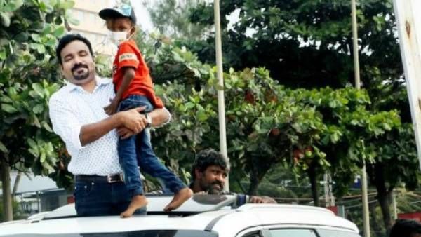 காரில் சாய்ந்ததால் எட்டி உதைக்கப்பட்ட சிறுவன்.. ஃபாரின் காரில் அழைத்துச் சென்ற தொழிலதிபர்.. 