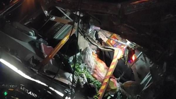 செங்கம் விபத்து.. அரசு பேருந்தும் காய்கறி ஏற்றி வந்த லாரியும் நேருக்கு நேர் மோதல்.. 3 பேர் பலி