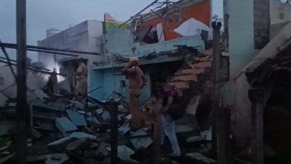 வீட்டில் வைத்திருந்த பட்டாசு வெடித்து விபத்து.. 4 பேர் பலி.. நாமக்கல் அருகே அதிகாலையில் சோகம்