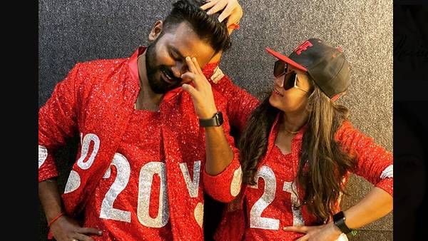 திருமண நாளில் கிடைத்த மகிழ்ச்சி..நெகிழ்ச்சியாய் பதிவு வெளியிட்ட விஜேமணிமேகலை..குவியும் வாழ்த்துக்கள்