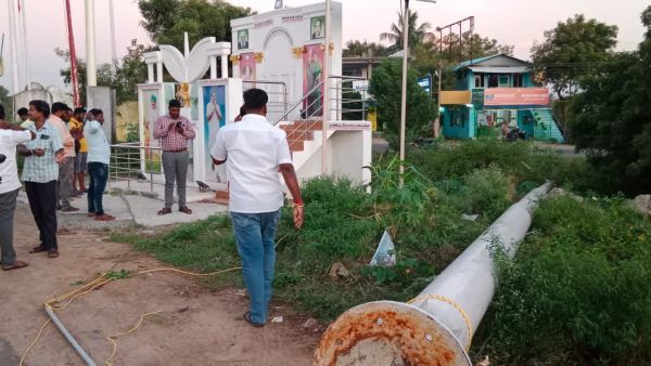 சென்னை அருகே “ஷாக்”.. எடப்பாடி ஏற்றிய 100 அடி அதிமுக கொடி! கம்பம் விழுந்து தொண்டர் பலி