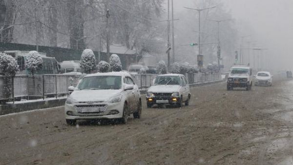 பூஜ்ஜியத்தை நோக்கி வேகமாக நகரும் வெப்பநிலை!கிடுகிடுக்கும் டெல்லி..விமான பயணிக்கு பறந்து வந்த அட்வைஸ்