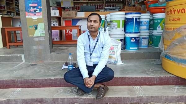 1.5 கோடி கடன் வாங்கிவிட்டு டிமிக்கி தந்த தொழிலதிபர்! கடை வாசலில் தர்ணா செய்த இந்தியன் வங்கி மேலாளர்!