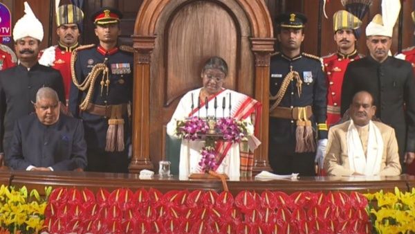 அடிமைத்தனத்தை நினைவூட்டும் விஷயங்கள் முற்றிலும் அகற்றம்.. குடியரசு தலைவர் உரையில் புகழாரம்