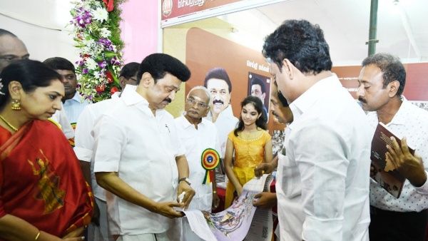 காலண்டரை புரட்டி புரட்டி பார்த்த முதலமைச்சர் ஸ்டாலின்! அதிகாரிகள் ஹேப்பி! அப்படி என்ன அதில் ஸ்பெஷல்!