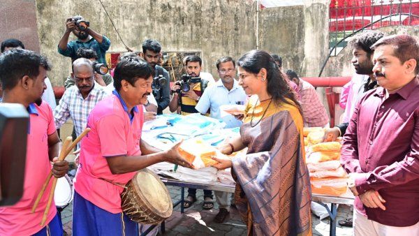 உங்க பையனுக்கு கல்யாணம்னு சொன்னீங்க! கரெக்டா வந்துடுவேன்! தப்பாட்டம் கலைஞர் வேலுவிடம் கனிமொழி உறுதி!
