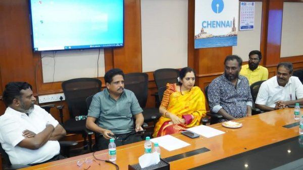 சரசரவென எஸ்பிஐ வங்கிக்குள் நுழைந்த திருமா, தமிழச்சி! சு.வெங்கடேசன் உள்ளிருப்பு போராட்டத்திற்கு ஆதரவு