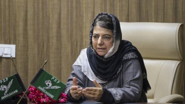 இப்படியே போனால்.. தேசியக்கொடிக்கு பதில் காவிக்கொடி தான் பறக்குமாம்.. பாஜக மீது மெகபூபா ‛அட்டாக்’