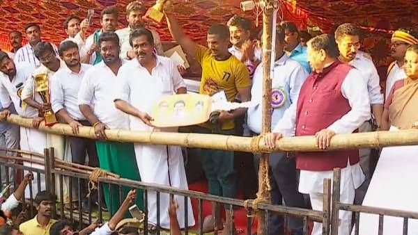 “கையிலே ஆகாசம்”.. காரில் முதல் முறை ஏறுகிறேன்! அவனியாபுரம் ஜல்லிக்கட்டில் வென்ற மின் ஊழியர் விஜய்