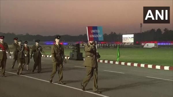 மக்களிடையே வேறுபாடுகளை விதைத்து பிளவை உருவாக்குகிறார்கள்.. டெல்லி என்.சி.சி.விழாவில் பிரதமர் மோடி