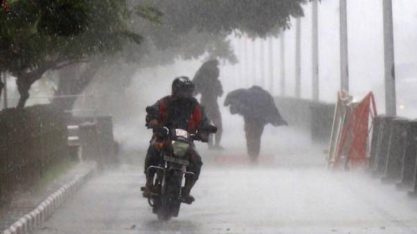 இன்றே தாழ்வு மண்டலமாக வலுபெறும் தாழ்வு பகுதி.. தமிழ்நாட்டில் மழை 