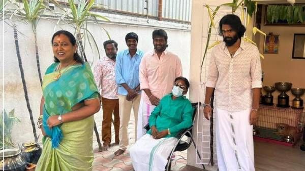 கைகூப்பி கும்பிட்ட விஜயகாந்த்.. பளிச்சென பச்சை சட்டையில் பொங்கல் கொண்டாடிய கேப்டன்! முகம் காட்டலையே