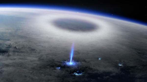 வானில் தெரிந்த மர்ம சுழல்.. ஸ்பேஸ்ஷிப்பா? ஆண்ட்ரோமெடாவா? குழம்பிய மக்கள்! விஞ்ஞானிகள் தந்த விளக்கம்