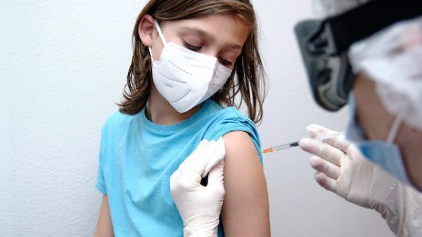 கொரோனா பீதி.. 5 முதல் 12 வயதுக்கு உட்பட்ட குழந்தைகளுக்கும் தடுப்பூசி - மருத்துவ நிபுணர்கள் அட்வைஸ்