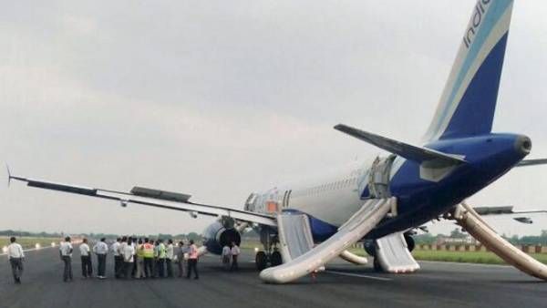 மதுரையில் இருந்த கிளம்பியவுடன் வாயில் இருந்து வழிந்த ரத்தம்.. 60 வயது பெண் பலி! விமானத்தில் பரபர