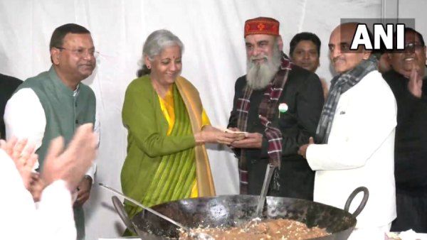 நாடாளுமன்றத்தில் ஒரு பிக்பாஸ் வீடு.. பட்ஜெட்டுக்கு முன் அல்வா தயாரிப்பது ஏன்? வெளியான சுவாரசியம்!